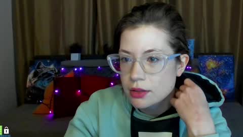 Snapshot of alicia_folow chatting on 02/16/25, 06:21 Alicia online show from 02/16/25, 06:21