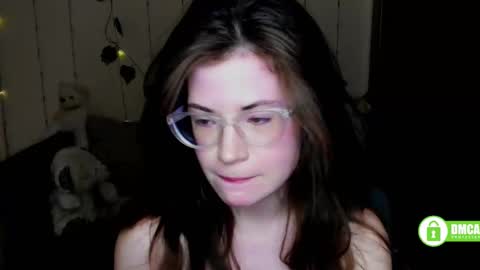 Snapshot of alicia_folow chatting on 02/18/25, 09:42 Alicia online show from 02/18/25, 09:42