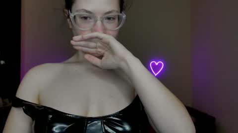 Snapshot of alicia_folow chatting on 03/02/25, 09:31 Alicia online show from 03/02/25, 09:31