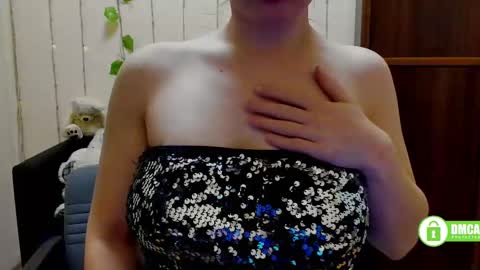 Snapshot of alicia_folow chatting on 03/04/25, 09:40 Alicia online show from 03/04/25, 09:40