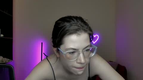 Snapshot of alicia_folow chatting on 03/05/25, 09:59 Alicia online show from 03/05/25, 09:59