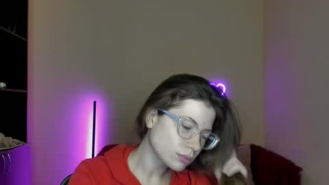 Snapshot of alicia_folow chatting on 03/07/25, 06:24 Alicia online show from 03/07/25, 06:24