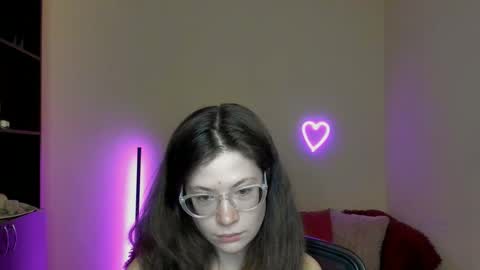 Snapshot of alicia_folow chatting on 03/08/25, 09:28 Alicia online show from 03/08/25, 09:28