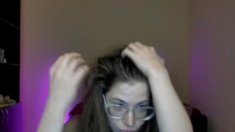 Snapshot of alicia_folow chatting on 03/11/25, 03:34 Alicia online show from 03/11/25, 03:34