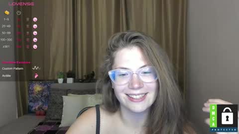 Snapshot of alicia_folow chatting on 09/13/25, 05:35 Alicia online show from 09/13/25, 05:35