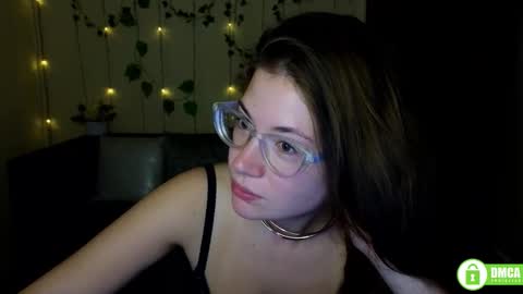 Snapshot of alicia_folow chatting on 09/25/25, 11:58 Alicia online show from 09/25/25, 11:58