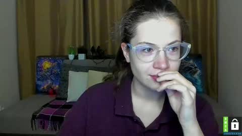 Snapshot of alicia_folow chatting on 10/12/25, 05:23 Alicia online show from 10/12/25, 05:23