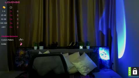 Snapshot of alicia_folow chatting on 10/21/25, 05:35 Alicia online show from 10/21/25, 05:35