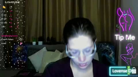 Snapshot of alicia_folow chatting on 10/24/25, 06:32 Alicia online show from 10/24/25, 06:32