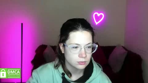 Snapshot of alicia_folow chatting on 10/28/25, 12:19 Alicia online show from 10/28/25, 12:19