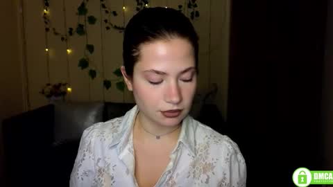 Snapshot of alicia_folow chatting on 11/24/25, 12:27 Alicia online show from 11/24/25, 12:27