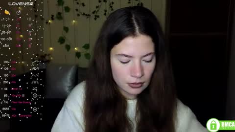 Snapshot of alicia_folow chatting on 11/27/25, 12:29 Alicia online show from 11/27/25, 12:29