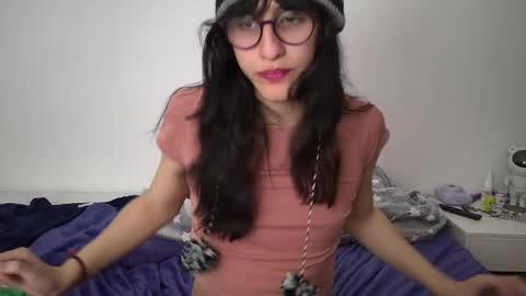 Snapshot of alicia_love29 chatting on 02/06/25, 02:44 Alice online show from 02/06/25, 02:44
