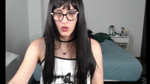 Snapshot of alicia_love29 chatting on 12/16/25, 06:40 Alice online show from 12/16/25, 06:40