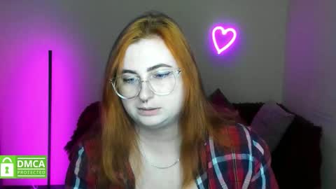 Snapshot of alicia_side_red chatting on 10/26/25, 06:30 Alicia online show from 10/26/25, 06:30
