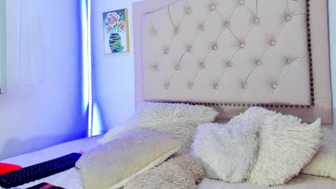 Snapshot of alicia_trece chatting on 02/01/25, 04:24 online show from 02/01/25, 04:24