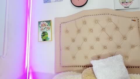 Snapshot of alicia_trece chatting on 02/13/25, 02:01 online show from 02/13/25, 02:01