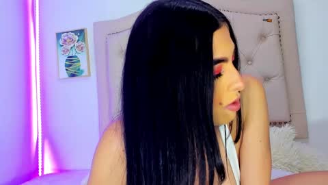 Snapshot of alicia_trece chatting on 02/20/25, 12:19 online show from 02/20/25, 12:19