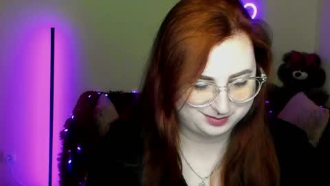 Snapshot of aliciaaared_kis chatting on 04/14/26, 05:35 Alicia online show from 04/14/26, 05:35