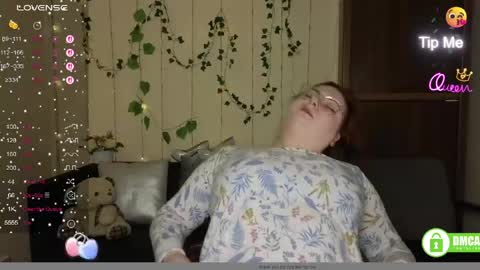 Snapshot of aliciaaared_kis chatting on 04/18/26, 11:25 Alicia online show from 04/18/26, 11:25