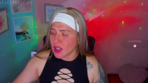 Snapshot of aliciaballard chatting on 04/25/26, 08:50 Jennyfer online show from 04/25/26, 08:50