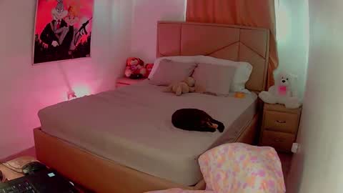 Snapshot of aliciabiden chatting on 02/17/25, 05:32 aliciabiden online show from 02/17/25, 05:32