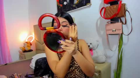 Snapshot of aliciabiden chatting on 10/13/25, 02:33 aliciabiden online show from 10/13/25, 02:33