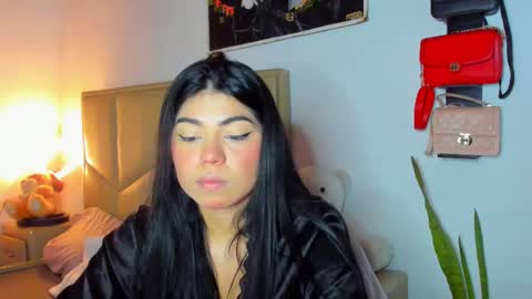 Snapshot of aliciabiden chatting on 10/20/25, 04:24 aliciabiden online show from 10/20/25, 04:24