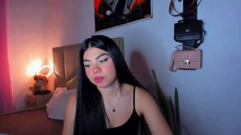 Snapshot of aliciabiden chatting on 11/08/25, 07:08 aliciabiden online show from 11/08/25, 07:08