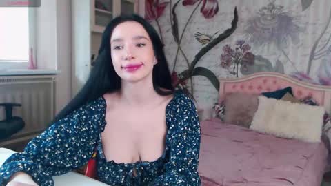 Veronica online show from 10/22/25, 12:05