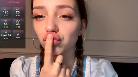 Snapshot of aliciacampbellia chatting on 04/19/26, 11:40 Alice online show from 04/19/26, 11:40