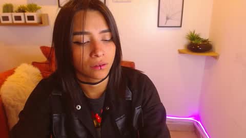 Snapshot of aliciacute__ chatting on 09/26/25, 08:35 aliciacute online show from 09/26/25, 08:35