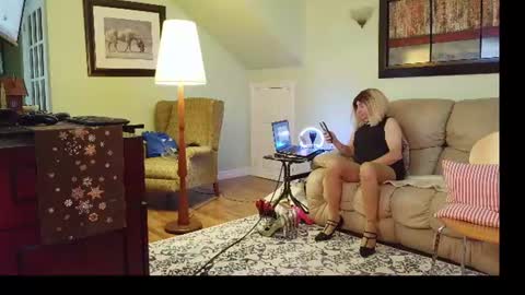 Snapshot of aliciadehart181 chatting on 07/05/26, 07:10 Alicia deHart Help me reach 1000 Followers. Its FREE online show from 07/05/26, 07:10