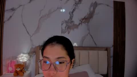 Snapshot of alicialevy chatting on 07/04/26, 10:43 LUNA online show from 07/04/26, 10:43