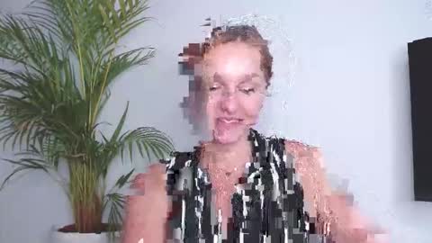 Alicia online show from 10/16/25, 01:23