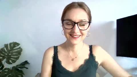 Snapshot of alicialux chatting on 03/13/26, 06:53 Alicia online show from 03/13/26, 06:53