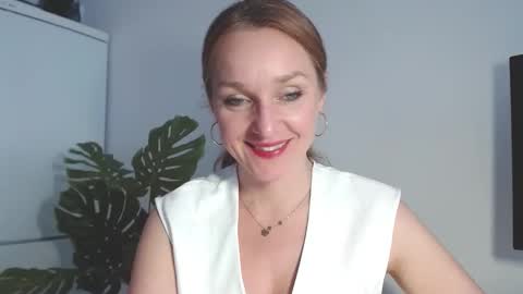 Snapshot of alicialux chatting on 03/23/26, 02:10 Alicia online show from 03/23/26, 02:10