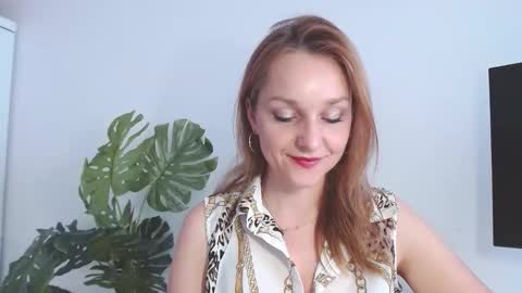 Snapshot of alicialux chatting on 04/01/26, 06:47 Alicia online show from 04/01/26, 06:47