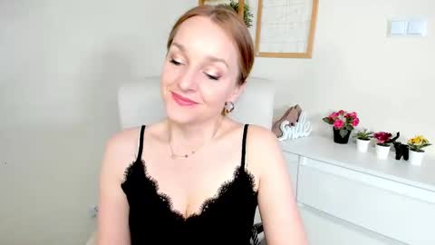 Snapshot of alicialux chatting on 04/16/26, 06:47 Alicia online show from 04/16/26, 06:47