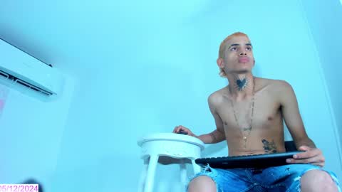 Snapshot of aliciamoorex chatting on 12/05/24, 08:33 Alicia  online show from 12/05/24, 08:33