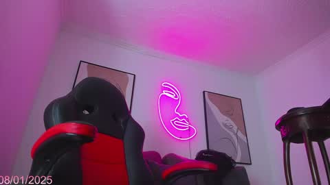 Snapshot of aliciamoorex chatting on 01/08/25, 08:29 Alicia  online show from 01/08/25, 08:29