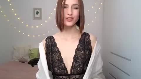 Snapshot of alicianoveli chatting on 06/18/26, 04:33 alicianoveli online show from 06/18/26, 04:33