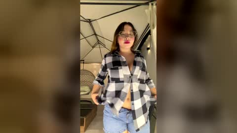Alicia  online show from 05/19/26, 01:11