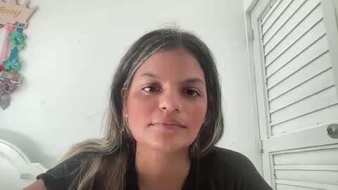 Snapshot of alicie_ebony1 chatting on 12/17/24, 06:31 luisa online show from 12/17/24, 06:31