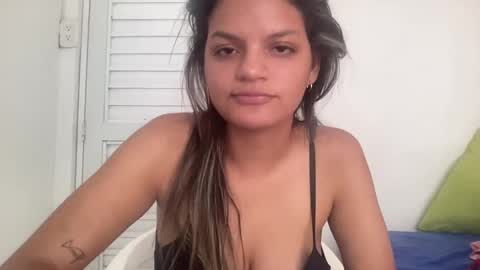 Snapshot of alicie_ebony1 chatting on 02/15/25, 06:12 luisa online show from 02/15/25, 06:12