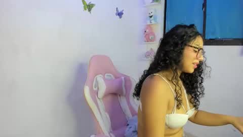 Snapshot of alicie_ebony1 chatting on 10/31/25, 07:20 luisa online show from 10/31/25, 07:20