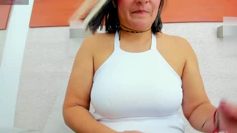 Snapshot of alicie_green chatting on 05/19/26, 02:51 im tutti online show from 05/19/26, 02:51