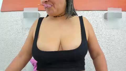 Snapshot of alicie_green chatting on 06/18/26, 01:17 im tutti online show from 06/18/26, 01:17