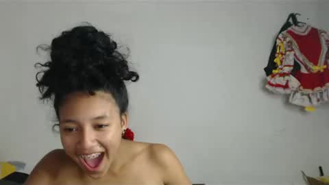 Snapshot of alicie_sexy_hot_20 chatting on 02/19/25, 04:12 ana online show from 02/19/25, 04:12