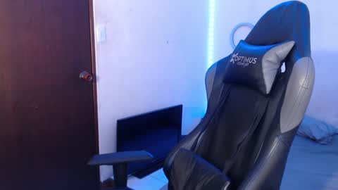 Snapshot of alid_17 chatting on 01/14/25, 05:19 Alid 17 online show from 01/14/25, 05:19